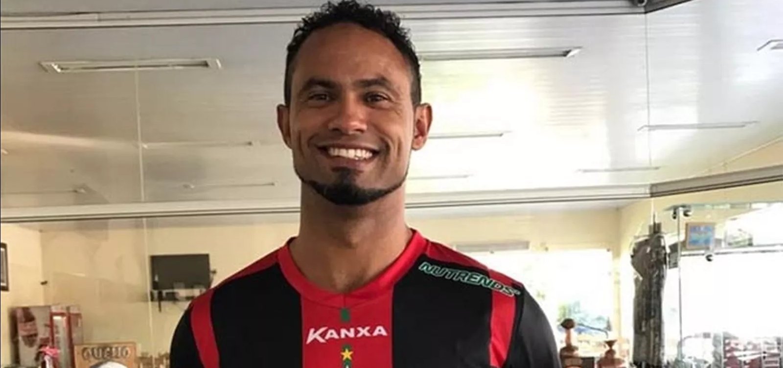 [Goleiro Bruno pode jogar no Fluminense de Feira]