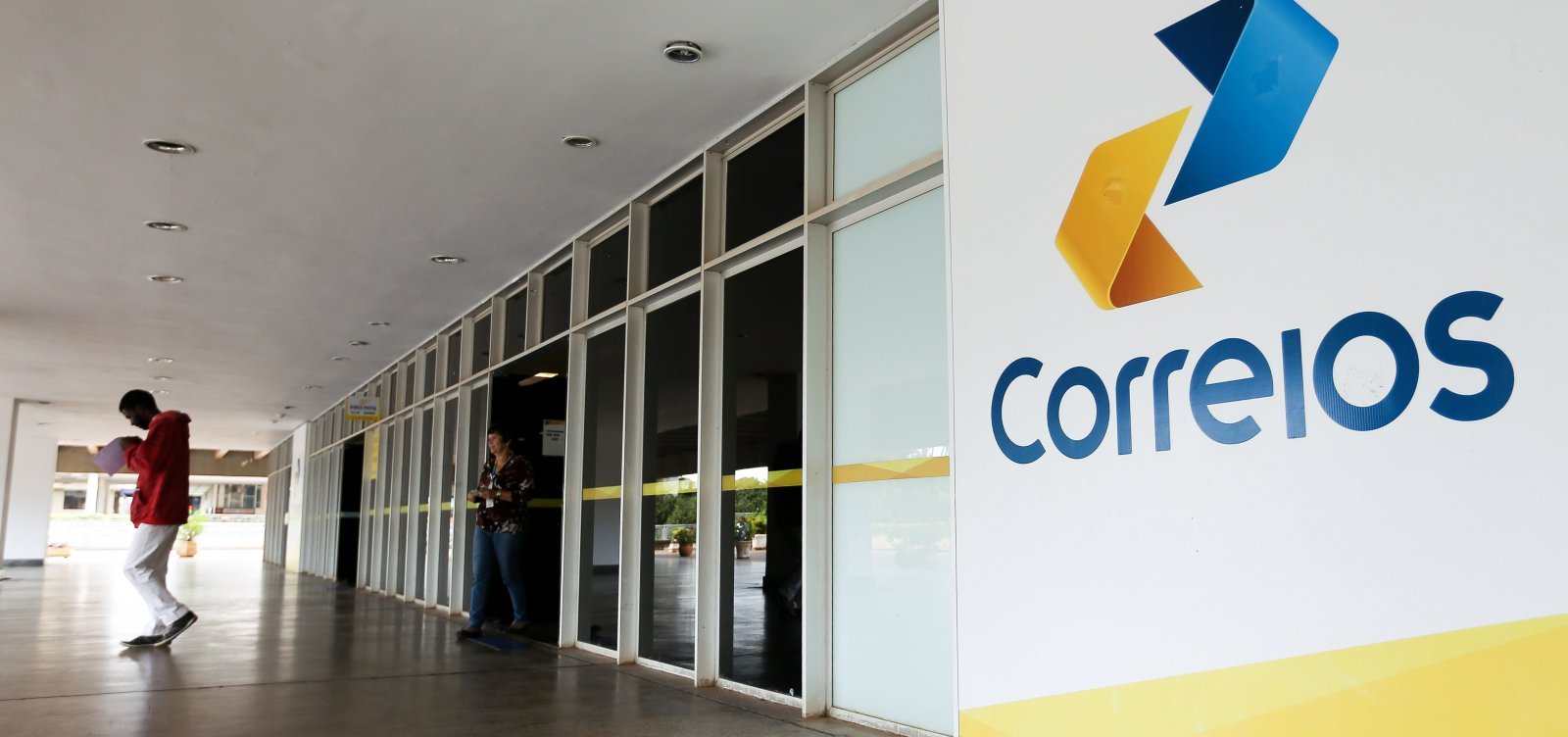[Bolsonaro diz que pretende privatizar Correios, mas reconhece dificuldade]