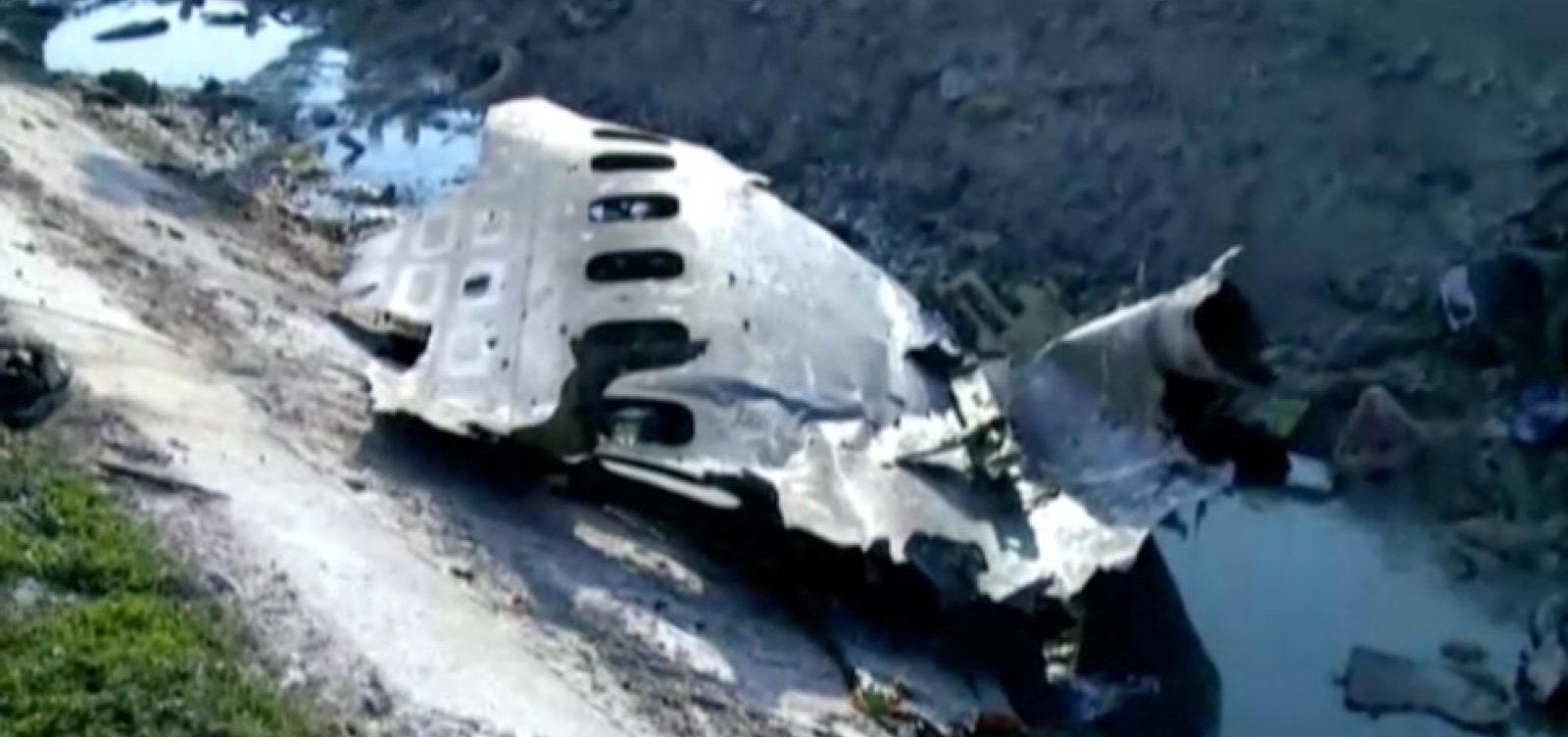 [Queda de avião ucraniano no Irã deixa mais de 170 mortos]