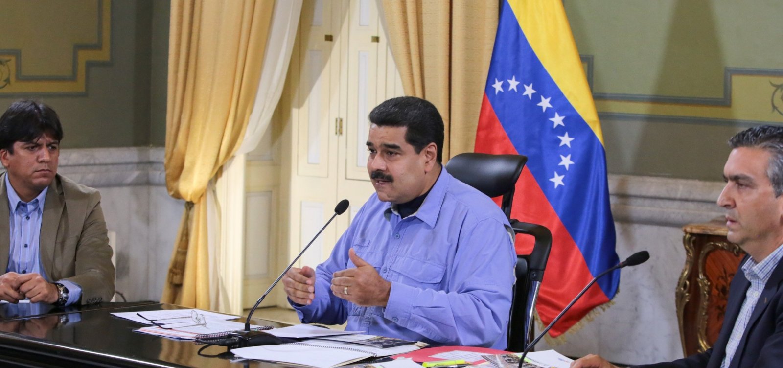 [Presidente da Venezuela promete 'arrebentar os dentes' de Bolsonaro ]