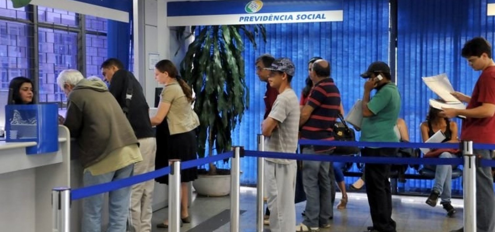 [Governo anuncia contratação de 7 mil militares para atuar no INSS]