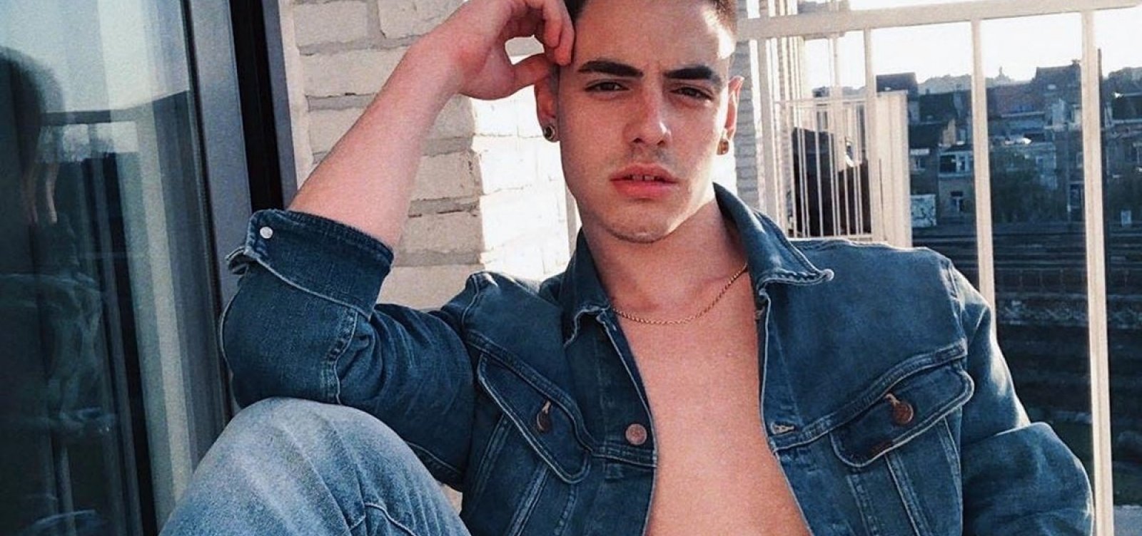 [Filho de Alexandre Frota desiste de carreira pornô e deixa usuários na mão]