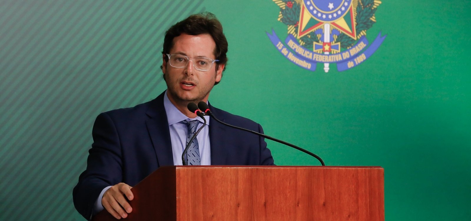 [Administrador confirma que empresa de chefe da Secom tem 'dezenas de clientes']