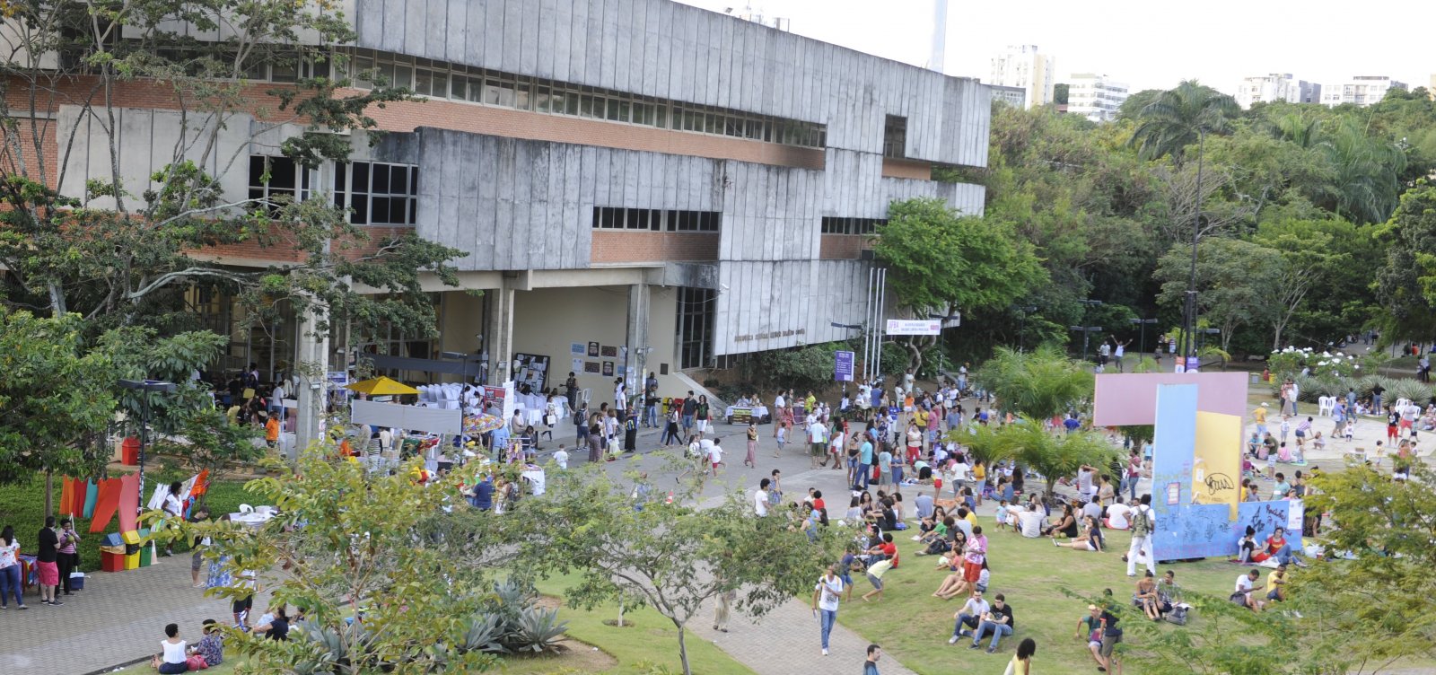 [Pesquisa da Ufba é selecionada pela Capes para estudo do óleo]