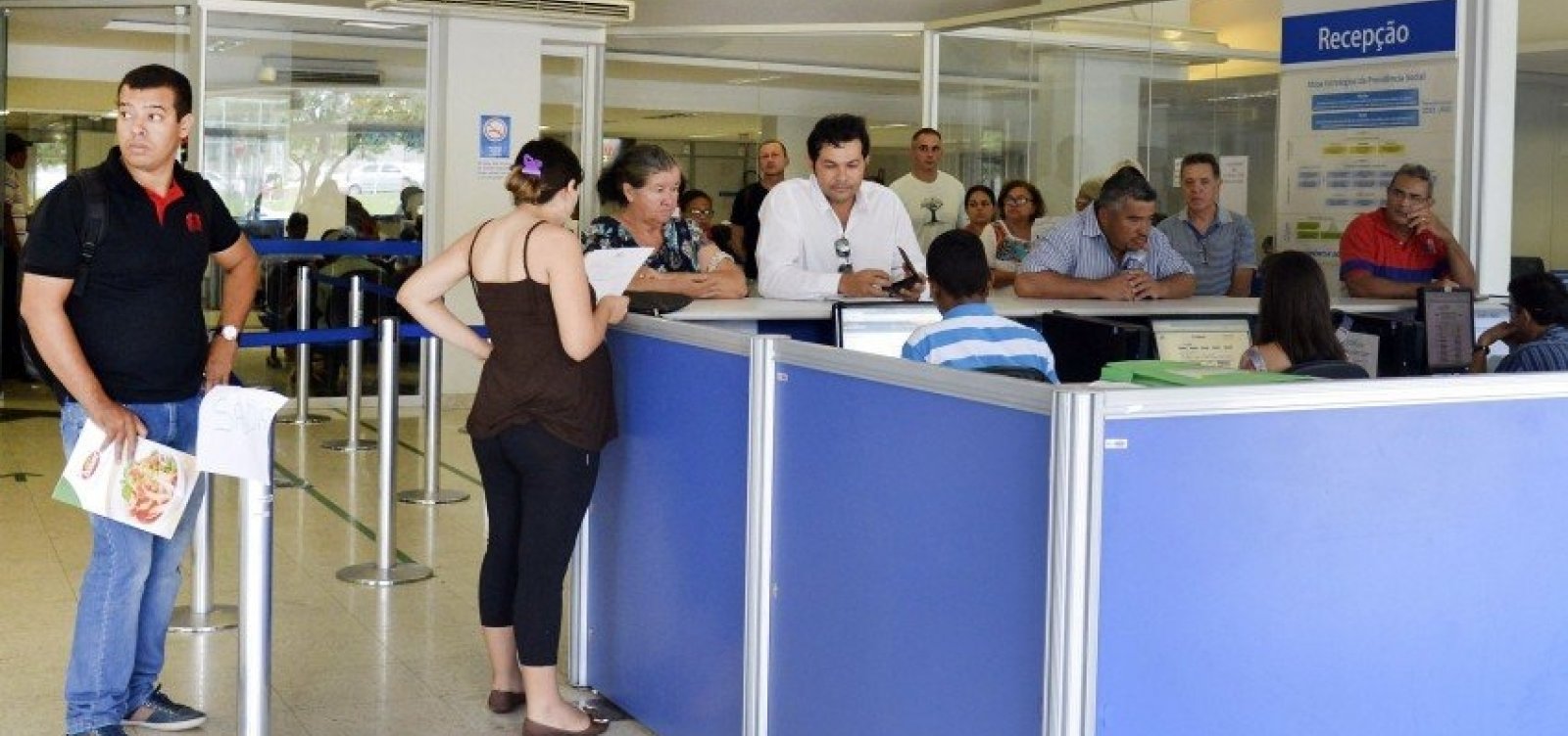 [INSS: MP cobra suspensão de contratação de militares; órgão tem déficit de 13,5 mil servidores]