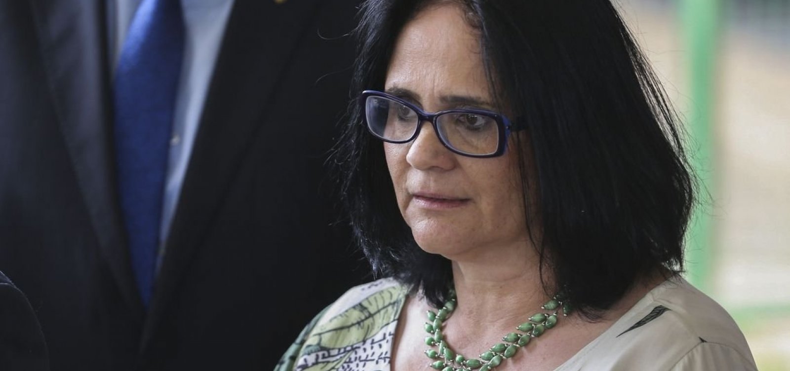 [Damares quer campanha com frase 'eu penso duas vezes' para prevenir gravidez precoce]