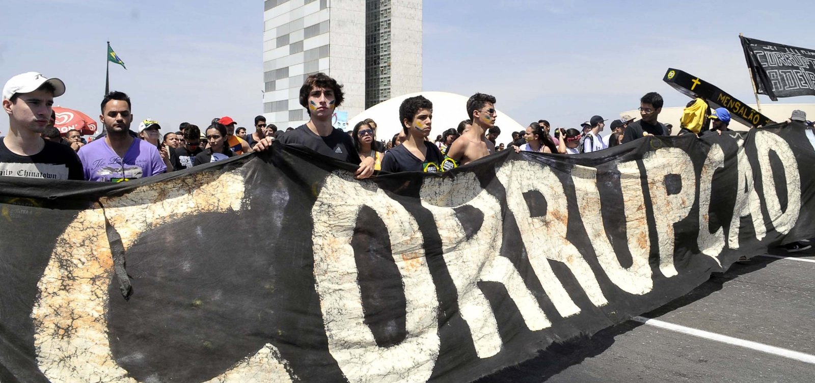 [Brasil repete nota e cai posição em ranking da corrupção de 2019]