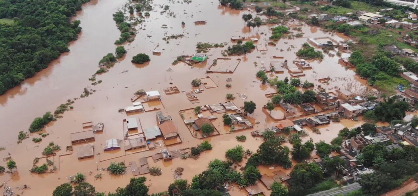 [Mais de 100 cidades estão em situação de emergência devido às chuvas em Minas Gerais]