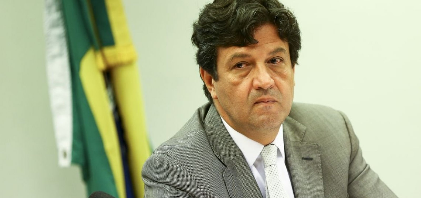 [Mandetta discorda de Damares sobre abstinência sexual: 'Não pode ser a única política']