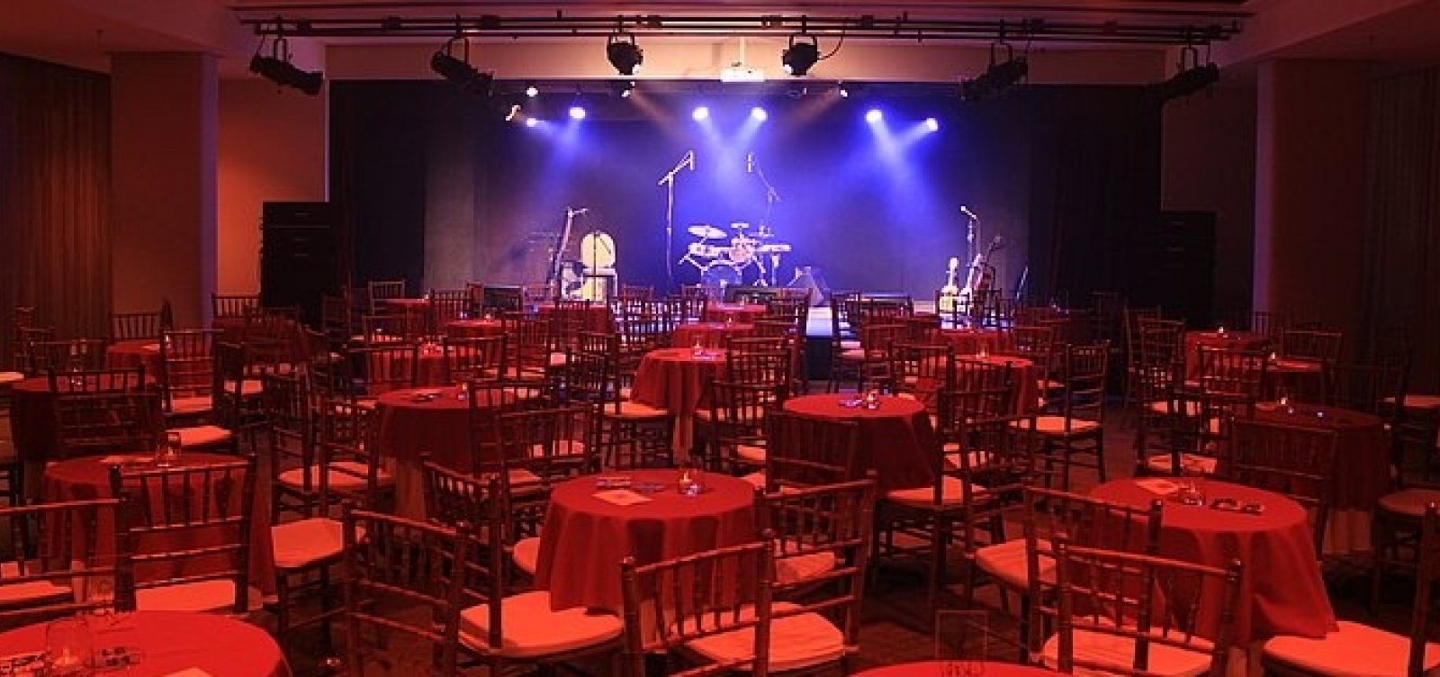 [Café-Teatro Rubi pode fechar as portas após seis anos e meio de rica programação ]