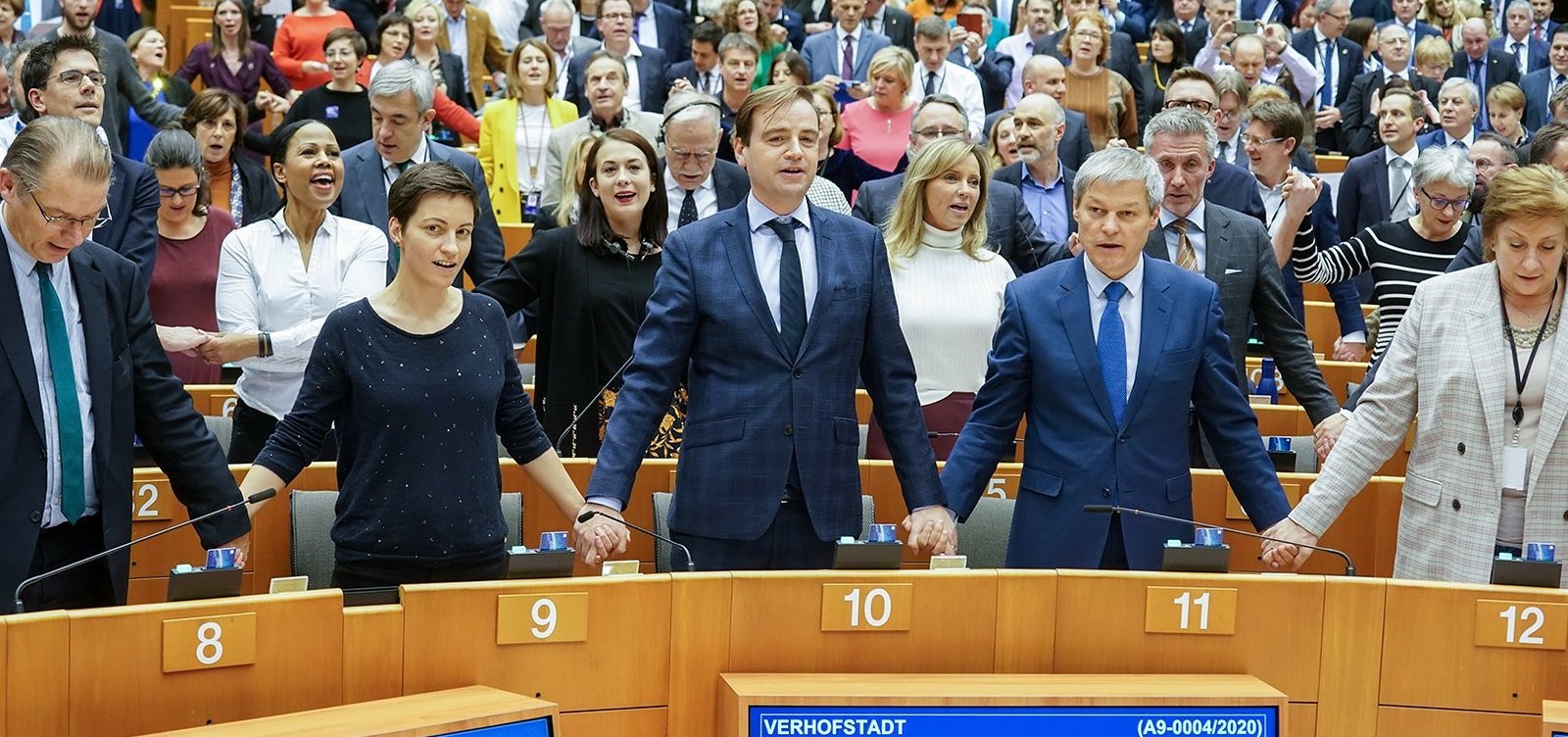 [Brexit tem aval do Parlamento Europeu e passa a valer na sexta]
