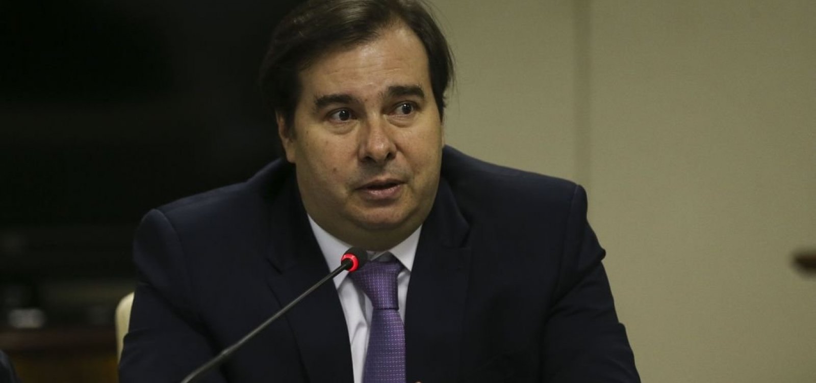 [Maia avalia ir ao STF contra pensões a filhas solteiras]