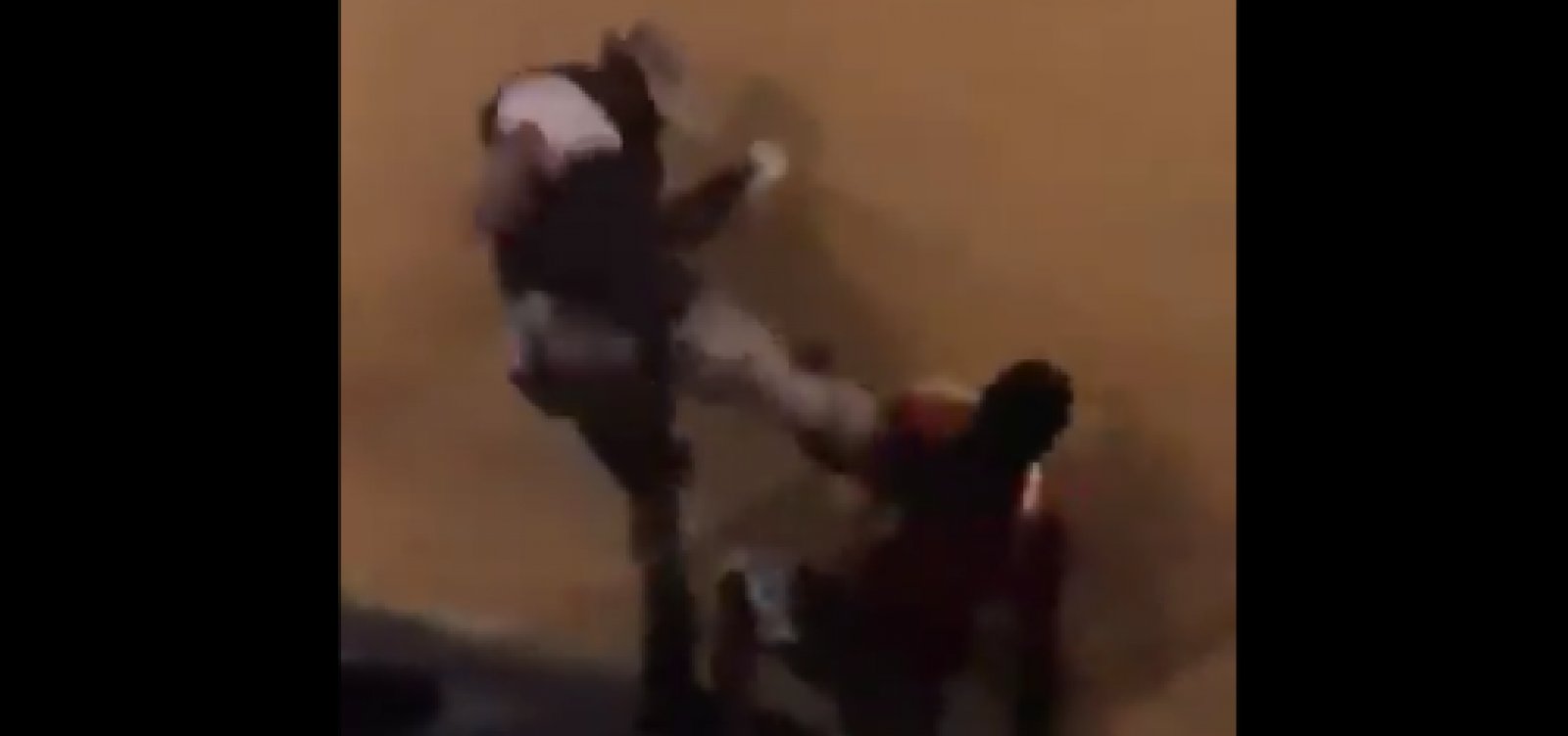 [Policial é flagrado chutando rosto de homem durante abordagem; veja vídeo]