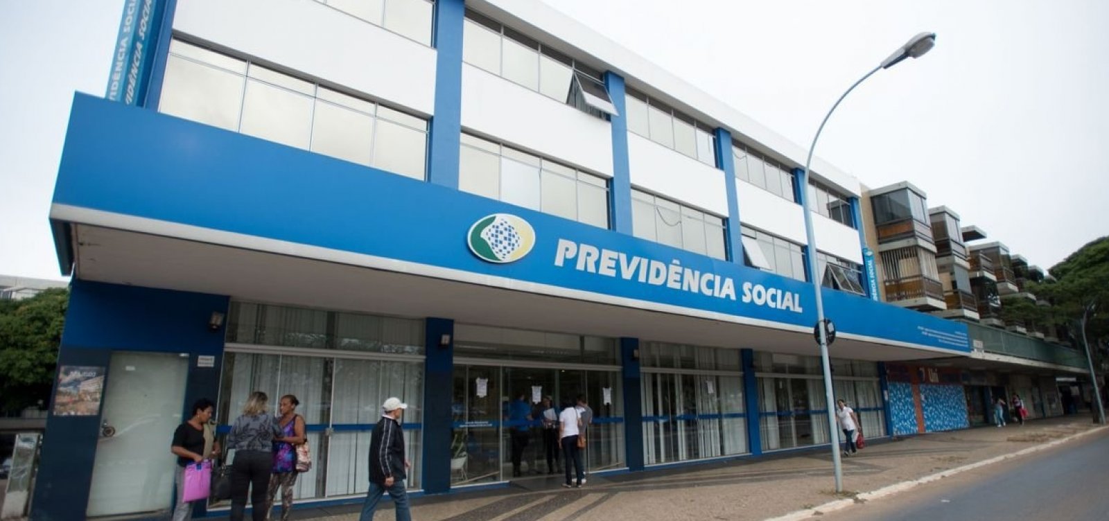 [Justiça dá 90 dias para INSS começar a reduzir espera por benefício]