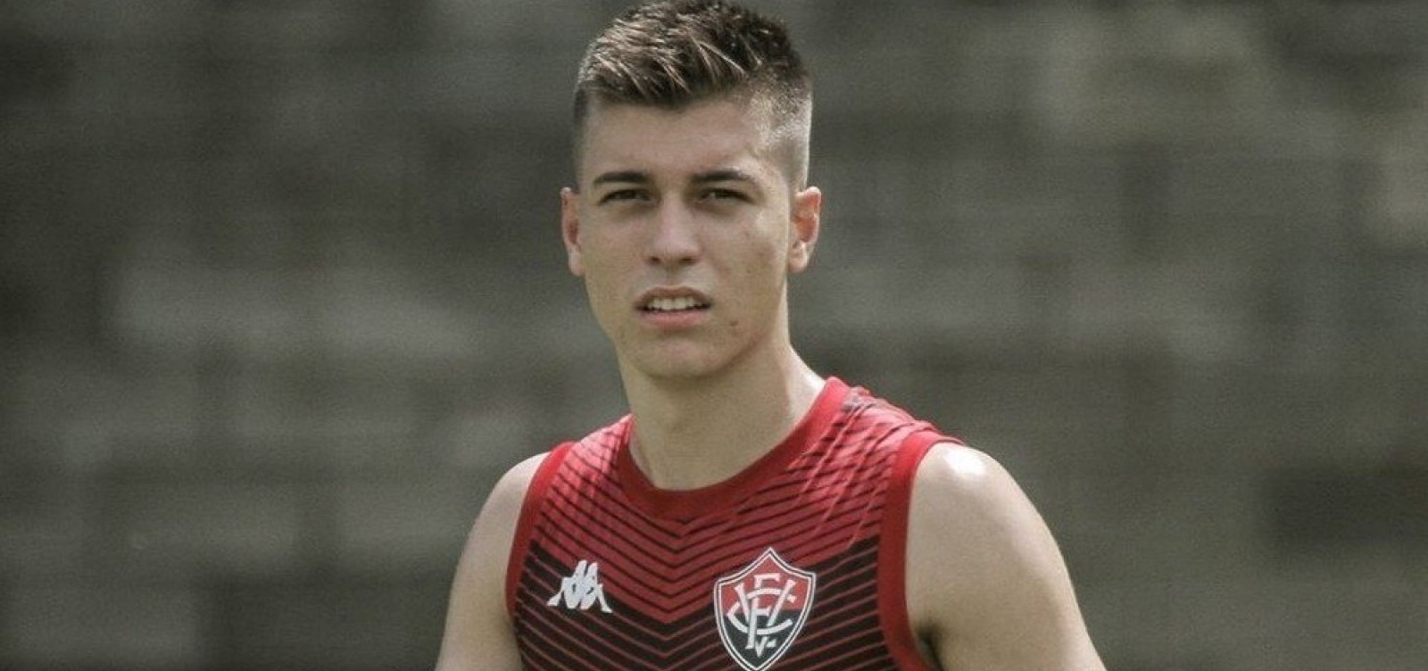[Vitória acerta empréstimo de zagueiro do Guarani]