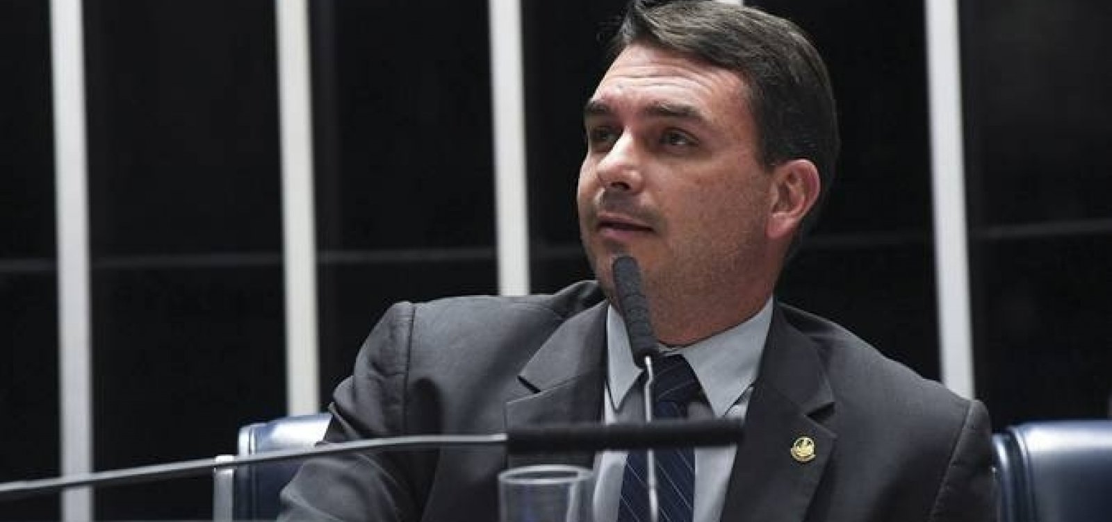 [Oposição pede cassação do mandato de Flávio Bolsonaro por quebra de decoro]