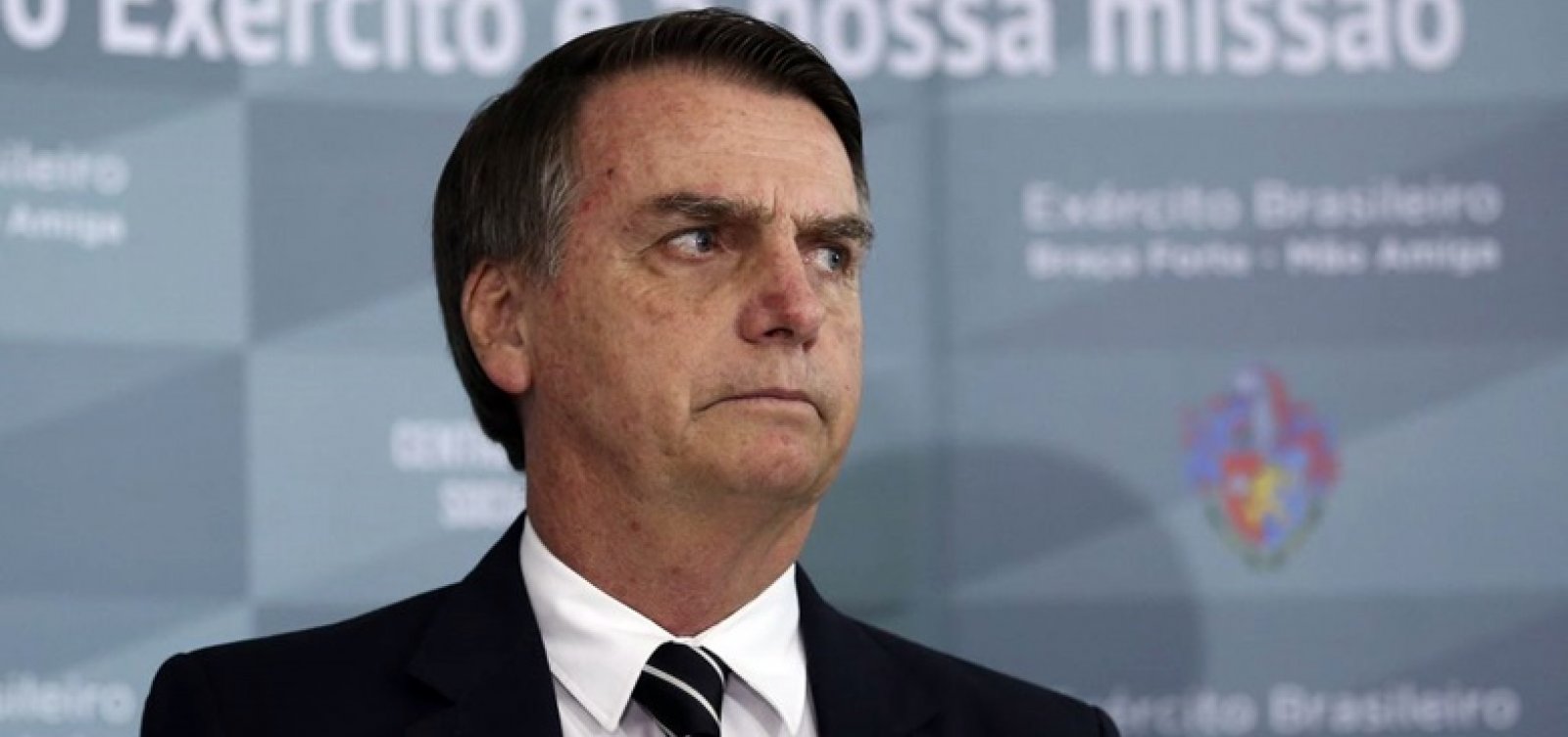 [Bolsonaro é tema de carro alegórico na Alemanha]