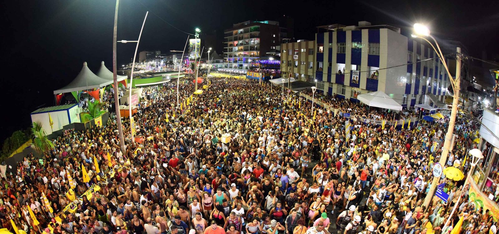 [Carnaval de Salvador bate recorde de público]