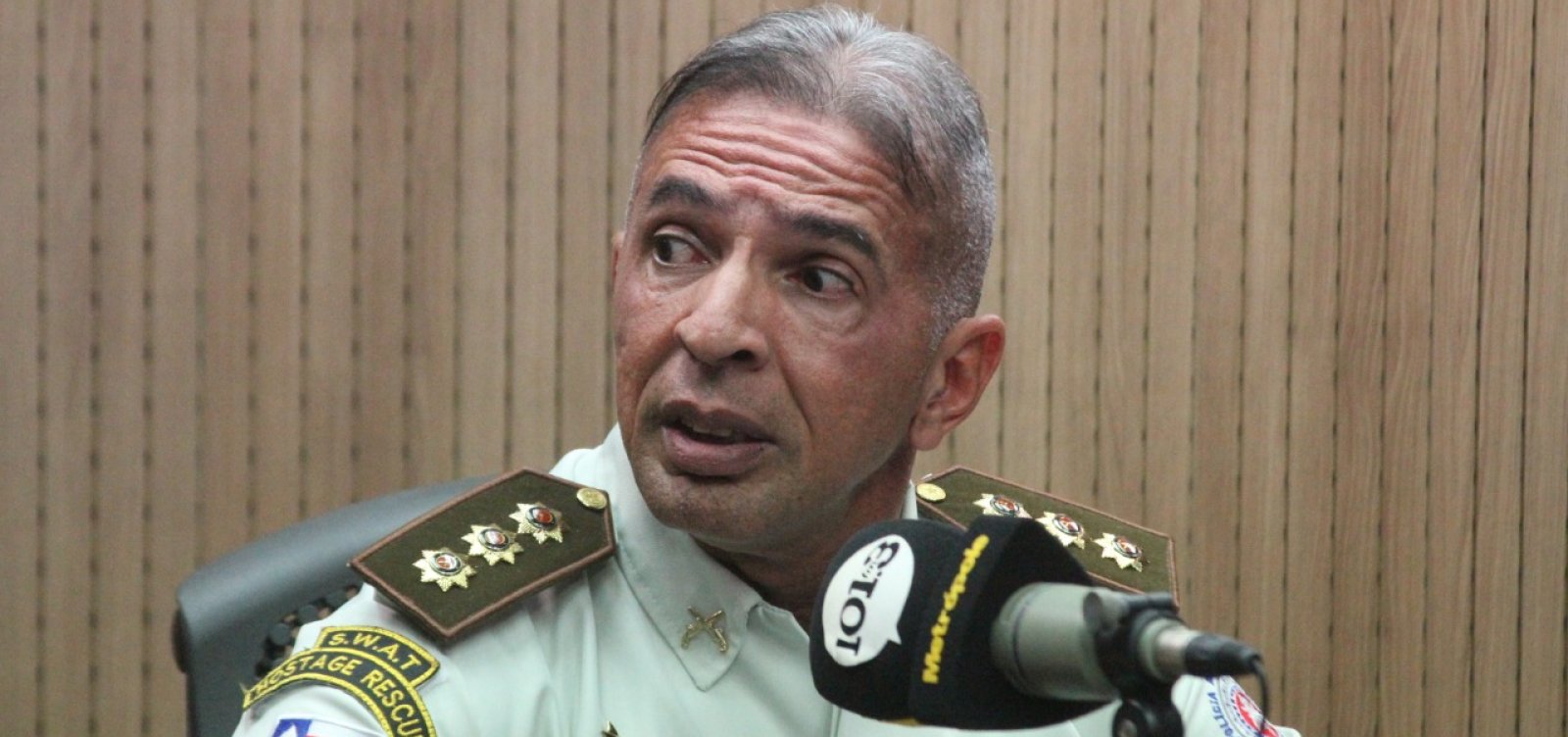 [Coronel diz que encontrou Kannário em restaurante e pensou duas vezes em bater: 'Não aguenta um tapa']