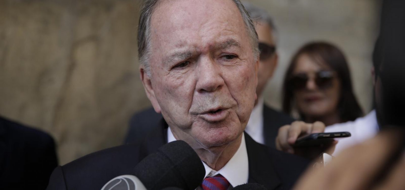 [No dia do seu aniversário, vice-governador João Leão é novamente internado]