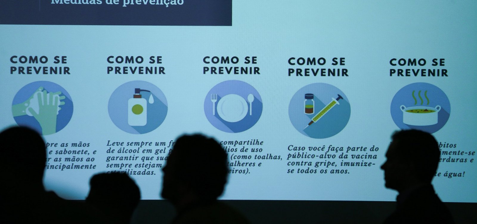 [Procura aumenta e Bahia tem estoque quase zerado de máscaras descartáveis ]