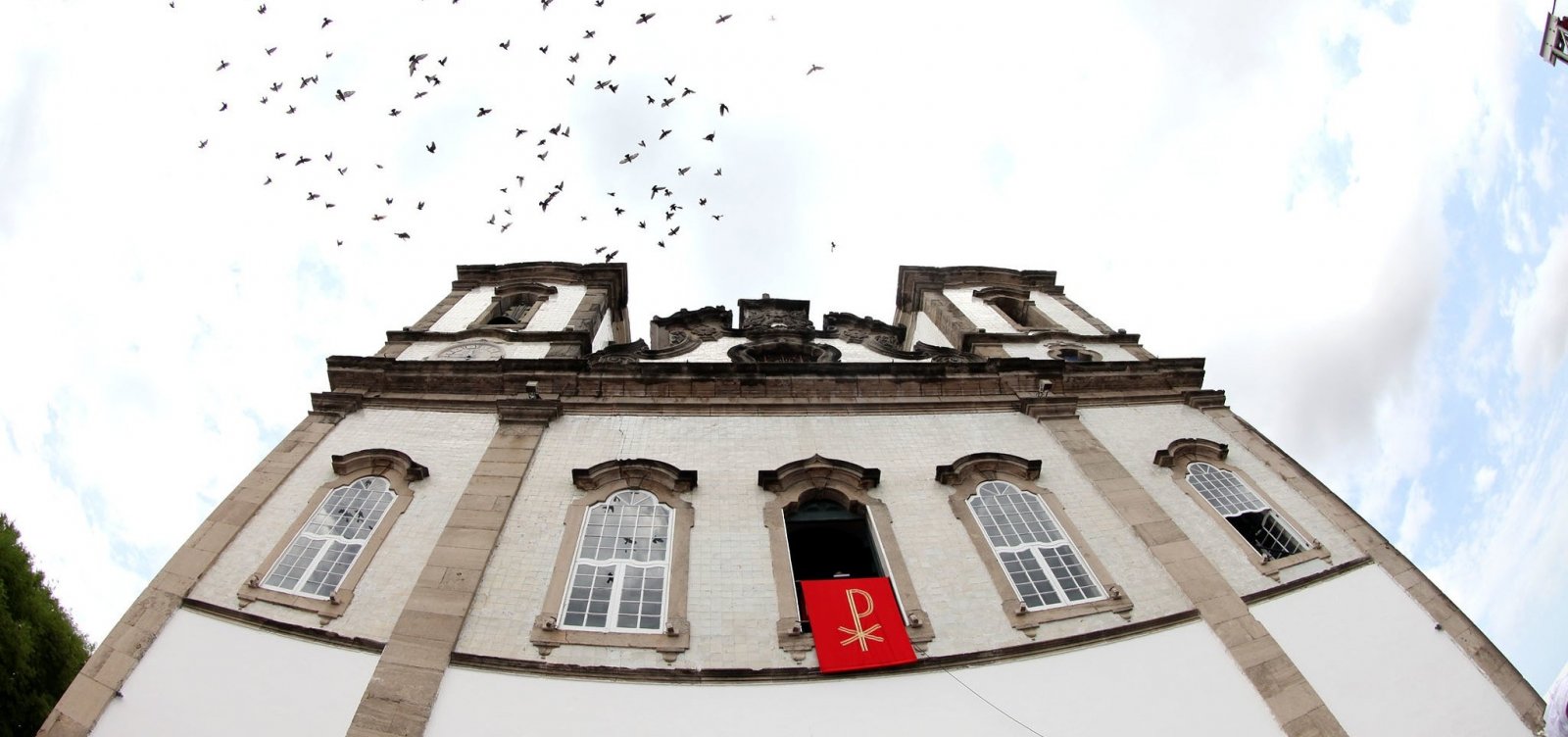 [Após Recife, Arquidiocese de Salvador também pede que fiéis evitem contato físico durante missas]