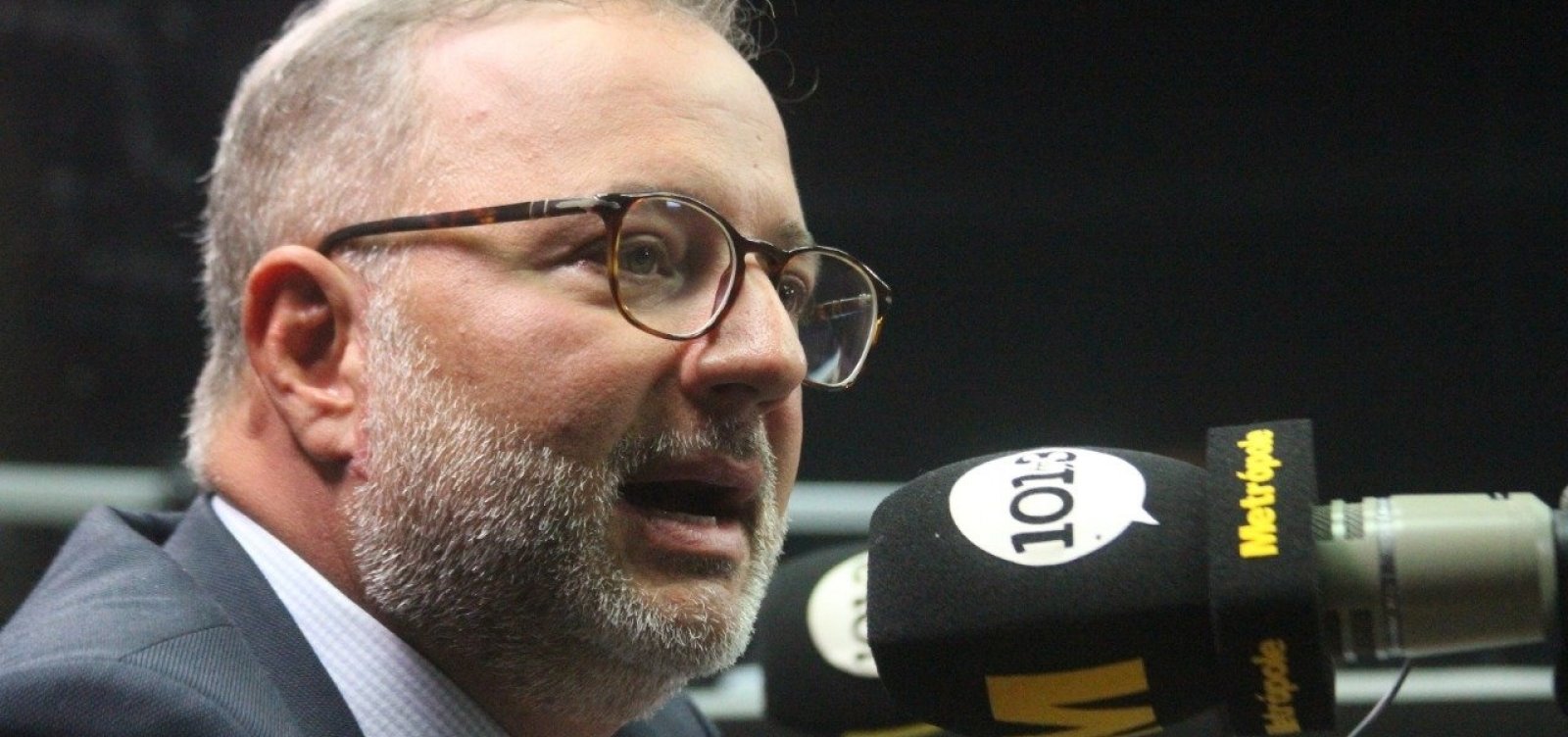 [Coronavírus: Secretário diz que há esforço para localizar quem esteve com casos suspeitos na BA]