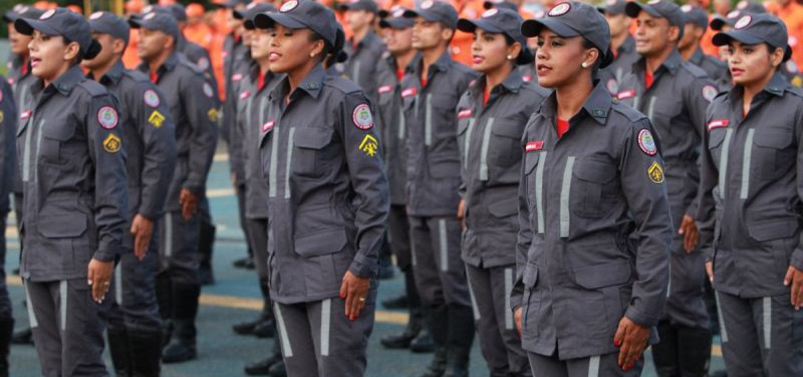 [Rui sanciona Carteira de Identidade Funcional do Corpo de Bombeiros da Bahia]