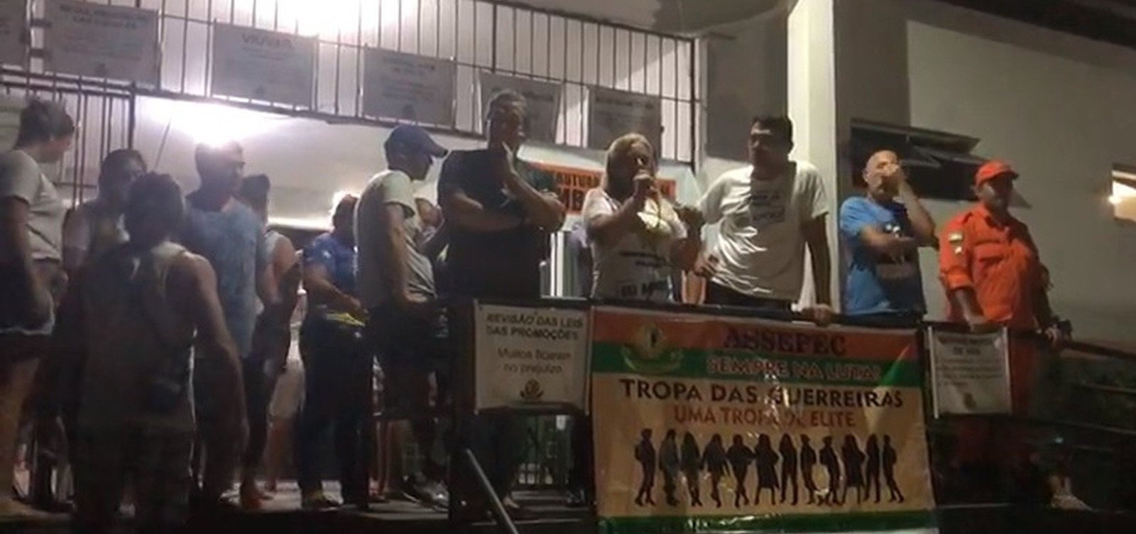 [Após 13 dias, PMs votam por encerrar motim no Ceará ]