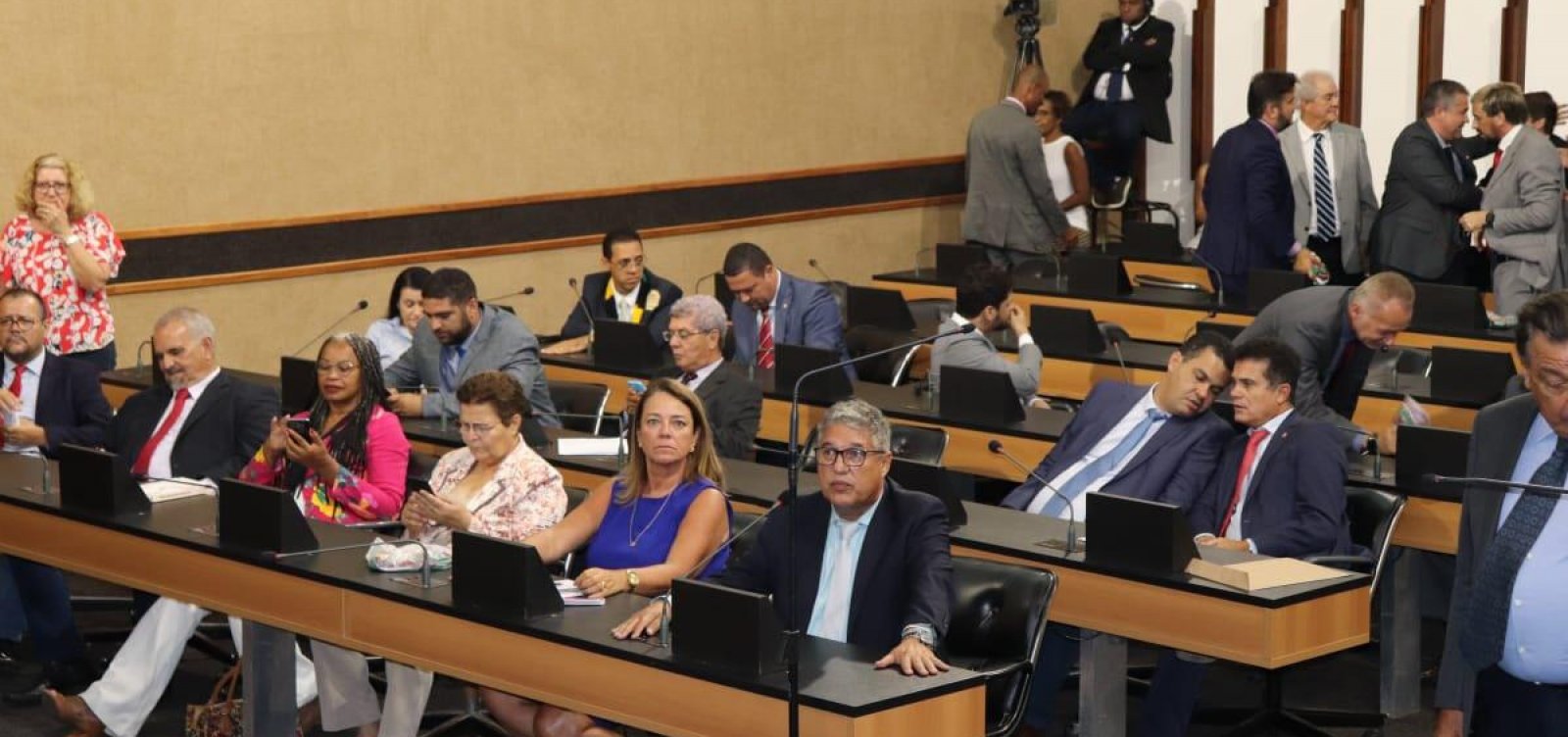 [AL-BA aprova empréstimo de R$ 250 milhões ao governo da Bahia]