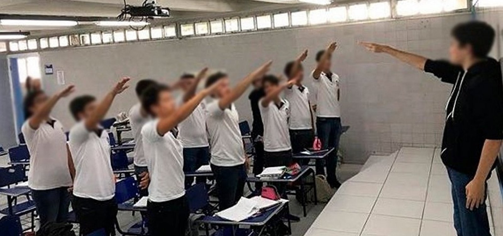 [Estudantes de colégio particular em Recife fazem saudação nazista em sala de aula]