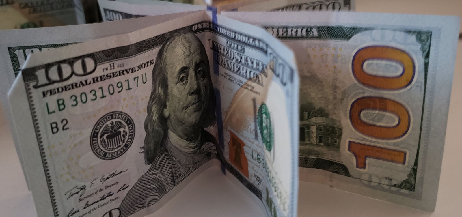 [Dólar abre em forte alta e já supera R$ 5 pela primeira vez na história]