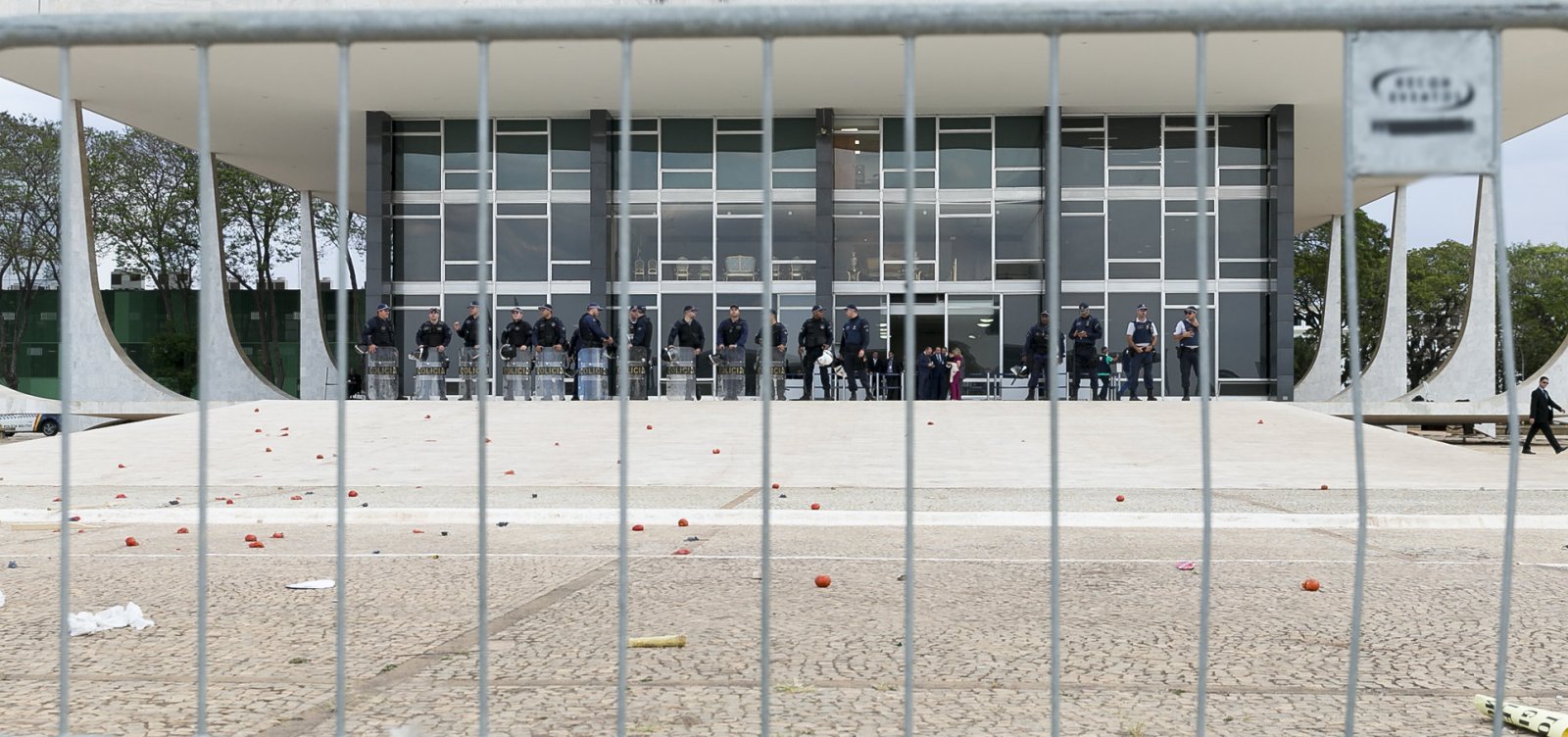 [Atos pró-governo Bolsonaro são cancelados para evitar coronavírus]