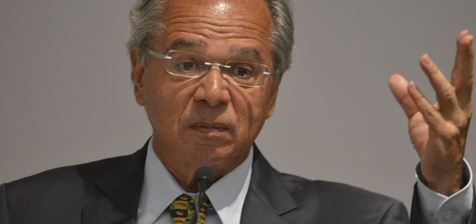 [Após críticas de Maia, Guedes promete novas medidas em até 48 horas]