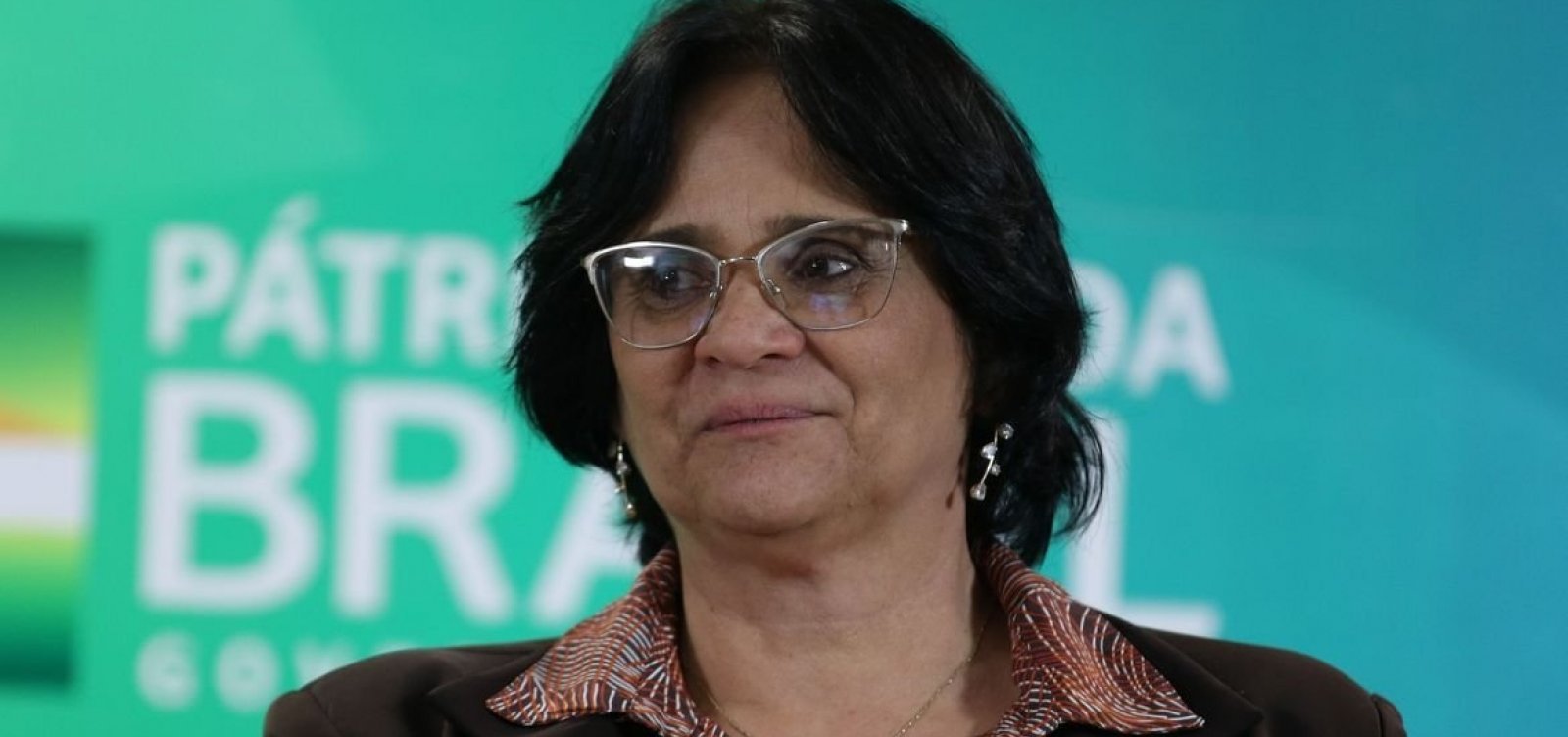 [Damares pede à população evite cultos e confie em ministro Mandetta]