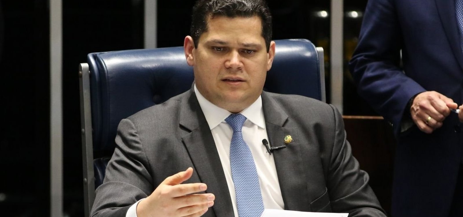 [Após diagnóstico de coronavírus, Alcolumbre é internado em Brasília]