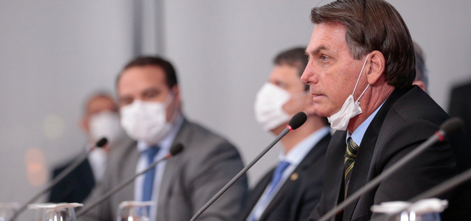 [Chega a 22 total de pessoas que estiveram com Bolsonaro nos EUA e têm coronavírus]