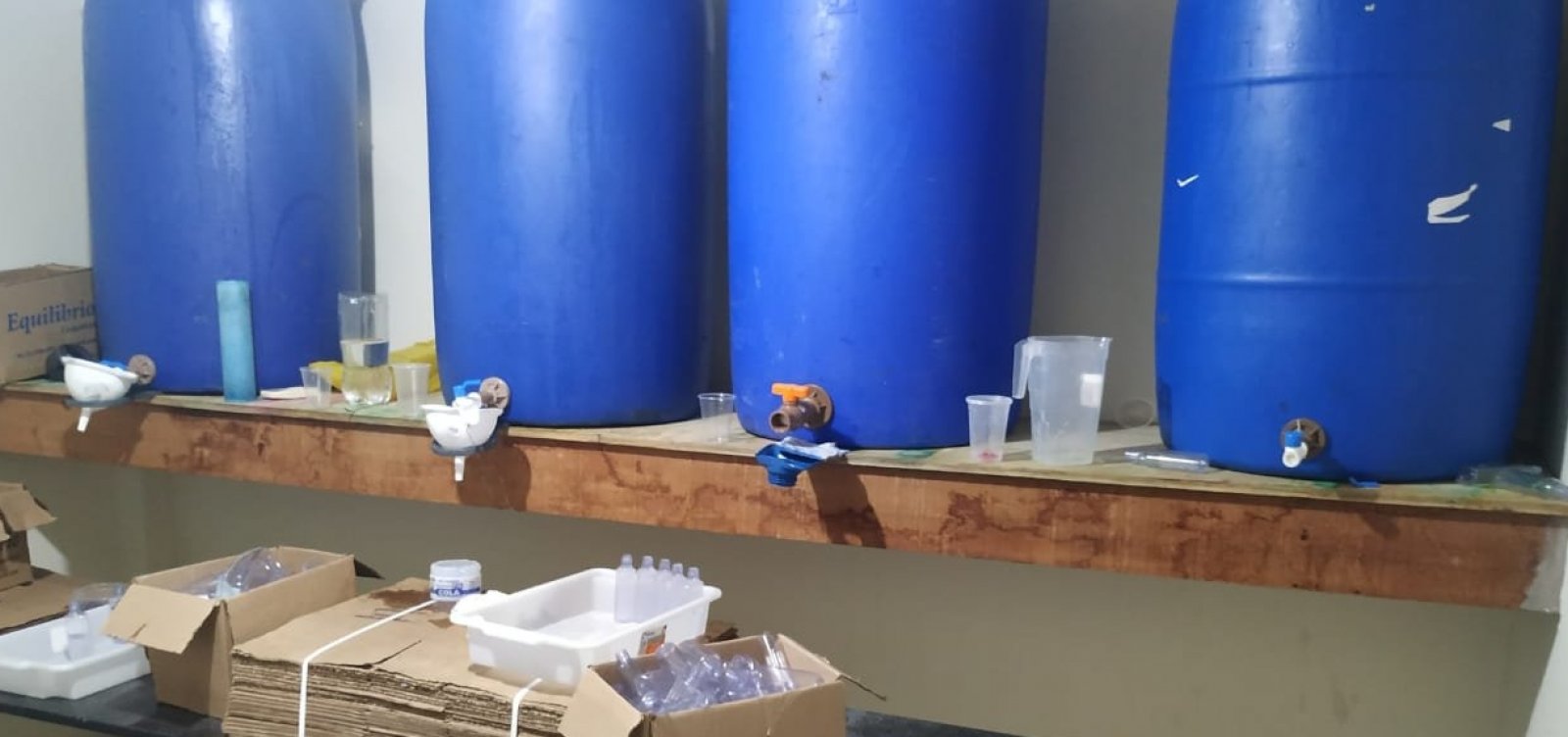 [Polícia encontra fábrica clandestina de álcool em gel em Cruz das Almas]