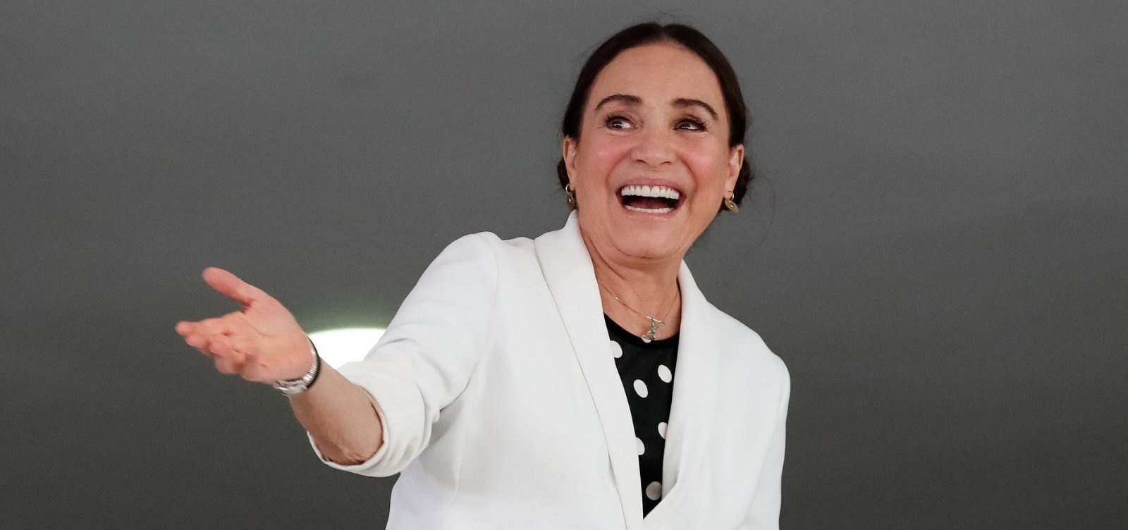 [Regina Duarte se manifesta sobre pronunciamento de Bolsonaro: 'está certíssimo' ]
