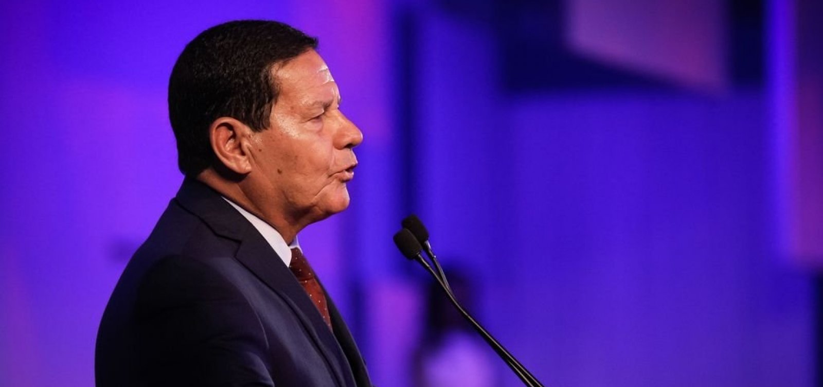 [Mourão afirma que posição do governo 'é uma só': isolamento e distanciamento social]