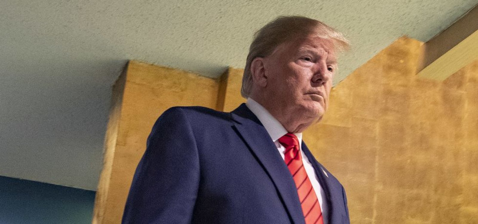 [Presidente dos EUA volta atrás e pede para população ficar em quarentena até 30 de abril]