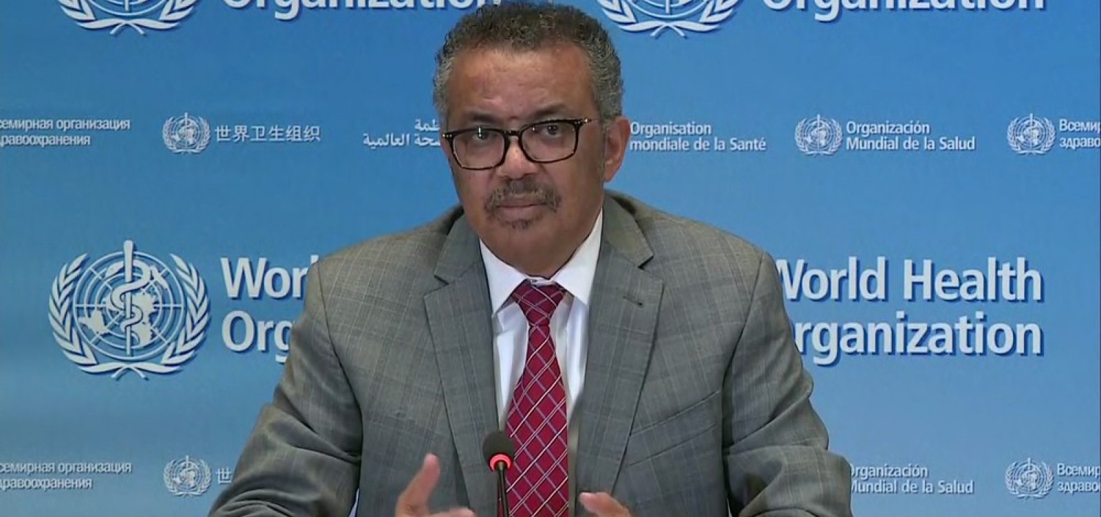 [Transmissão está 'passando das ruas' para 'dentro das famílias', diz OMS]