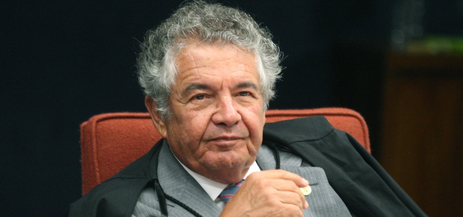 [Ministro do STF encaminha à PGR pedido de afastamento de Bolsonaro]