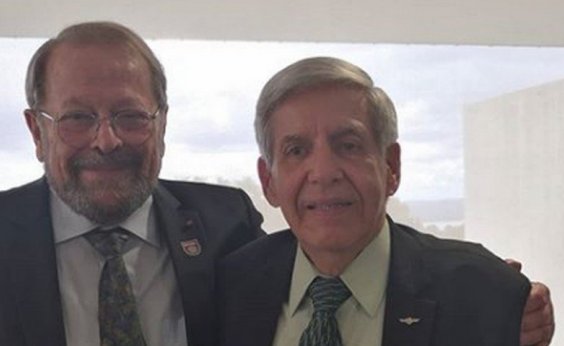 [Carlos Vereza reclama da postura de Bolsonaro com Mandetta e rompe com governo: 'tirei o time']