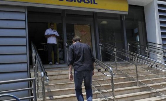 [Governo cria programa para financiar salários de pequenas e médias empresas]