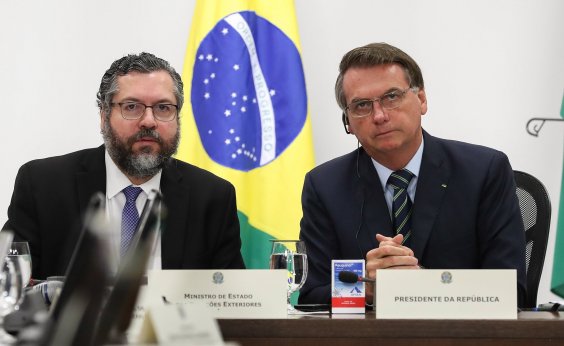 [Ministros ideológicos mantêm alinhamento a Bolsonaro na crise do coronavírus]