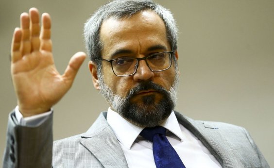 [Weintraub diz que pedirá desculpas se China vender respiradores por preço de custo]