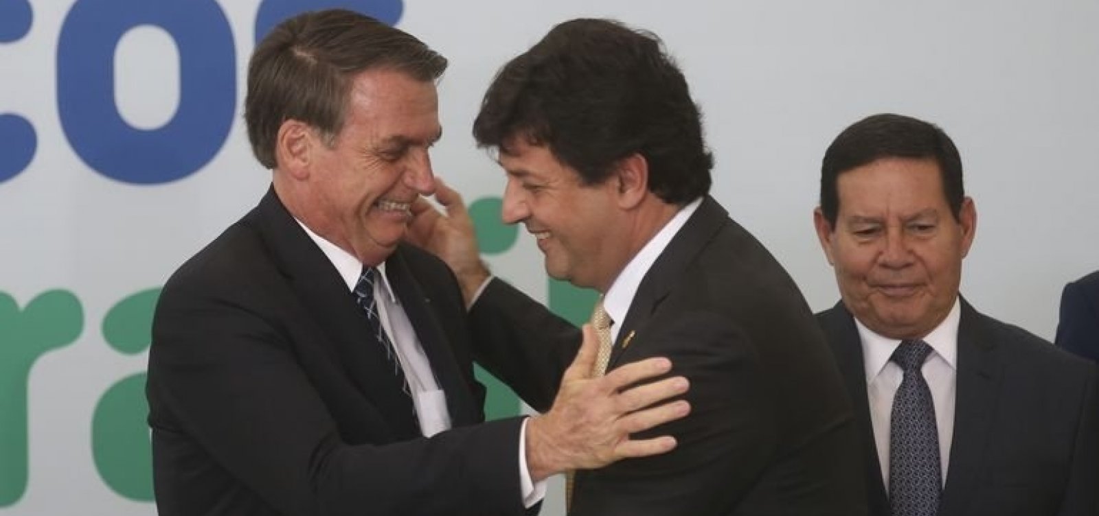 [Vice-presidente Mourão diz que Mandetta continua no Ministério da Saúde]