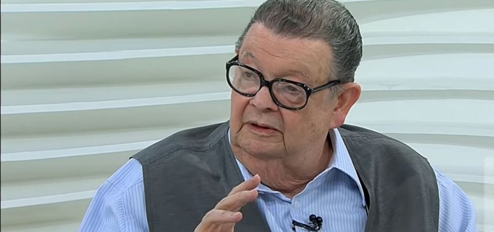 [Bolsonaro 'briga com ele mesmo' e transforma pandemia em processo político, diz Delfim Netto]