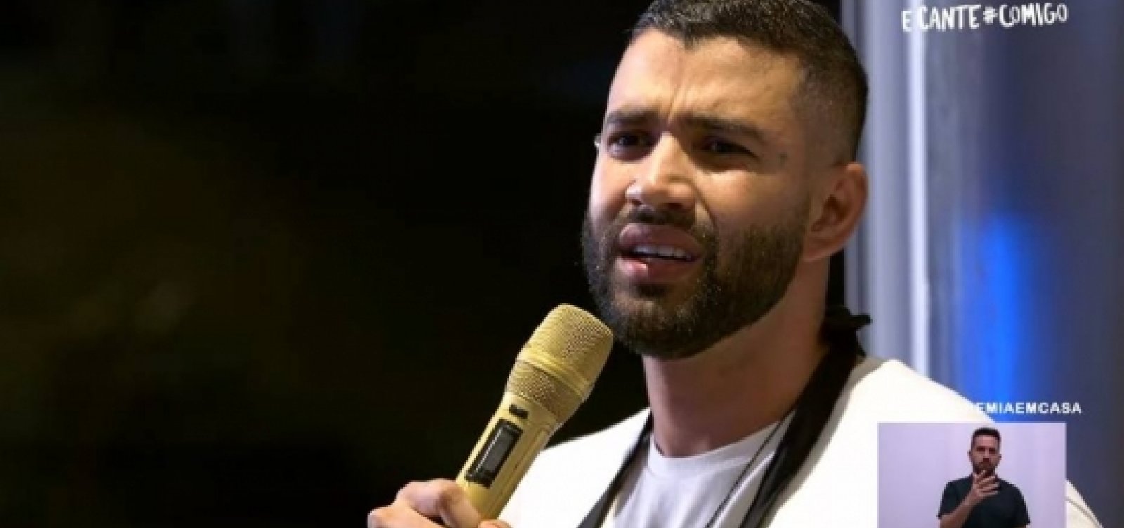 [Gusttavo Lima promete doar R$ 500 mil para famílias que vivem de lixão]